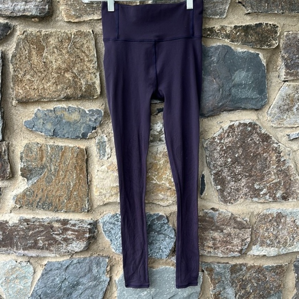 Lululemon Athletica Reveal Tight *Lattice Paisley 28" in Boysenberry Size 4